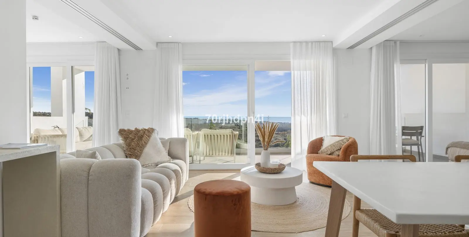 Sale of middle floor apartment in Casares 5