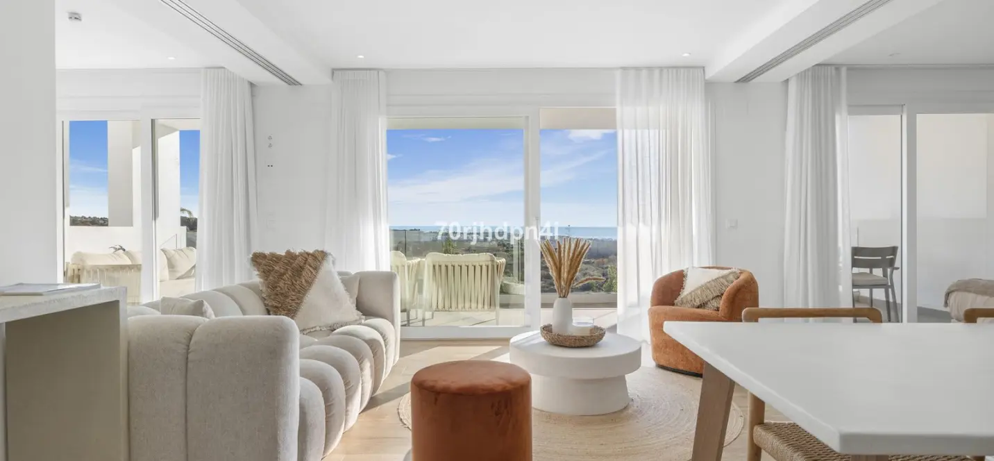 Продажа апартаментов на среднем этаже в Casares 4