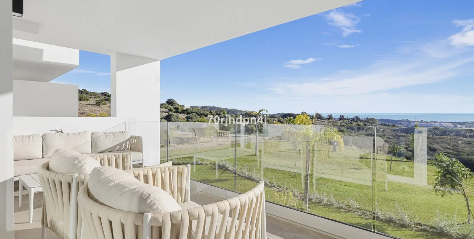 Sale of middle floor apartment in Casares 8