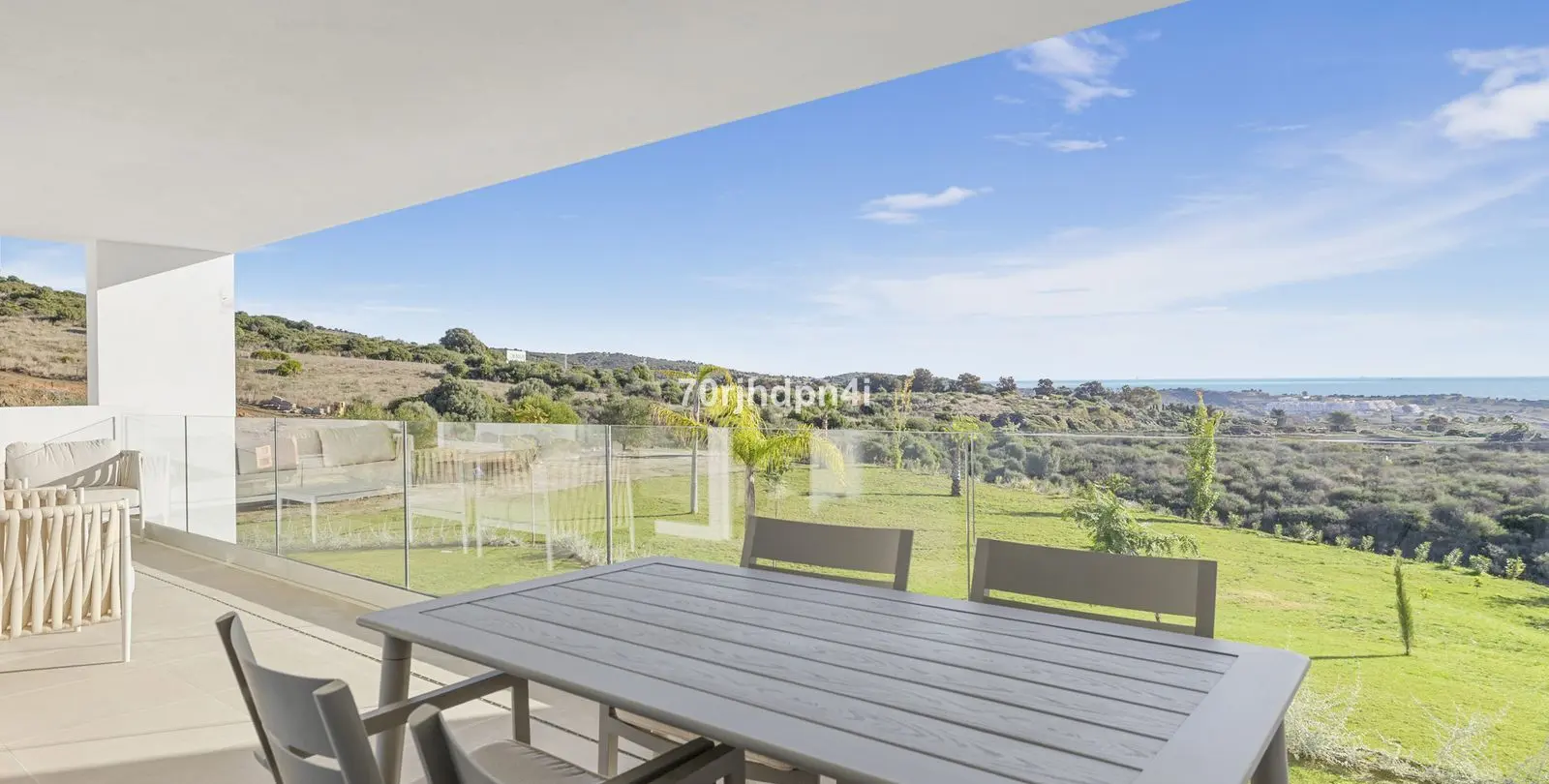 Sale of middle floor apartment in Casares 9