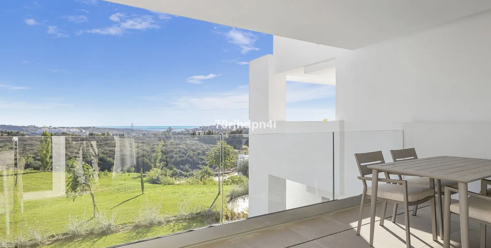 Sale of middle floor apartment in Casares 11