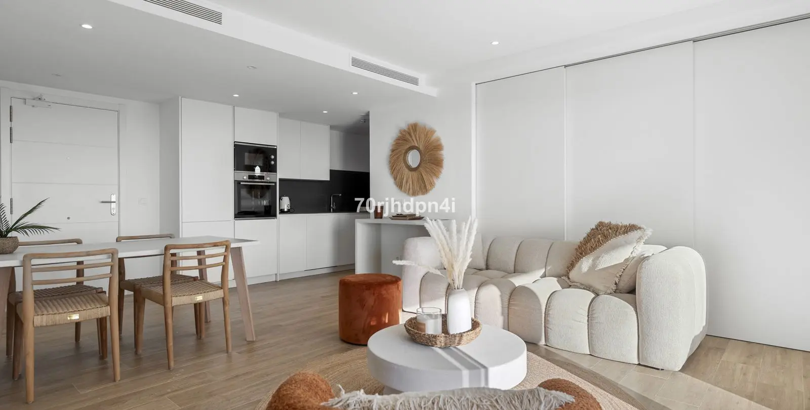 Sale of middle floor apartment in Casares 15