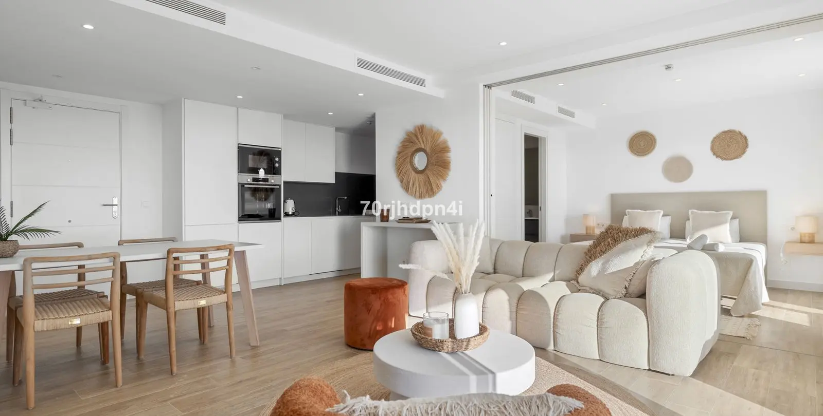 Sale of middle floor apartment in Casares 17