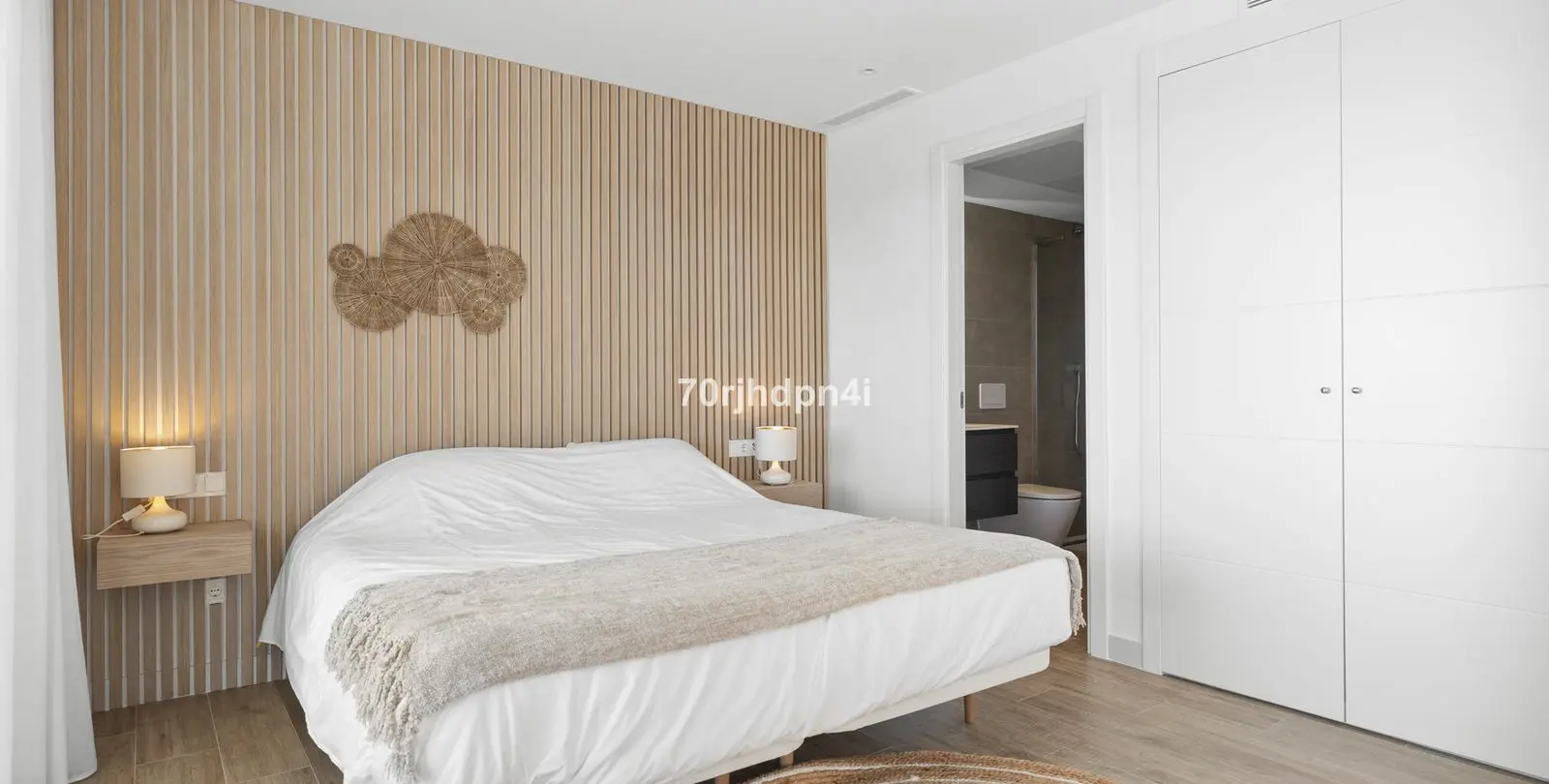 Sale of middle floor apartment in Casares 20