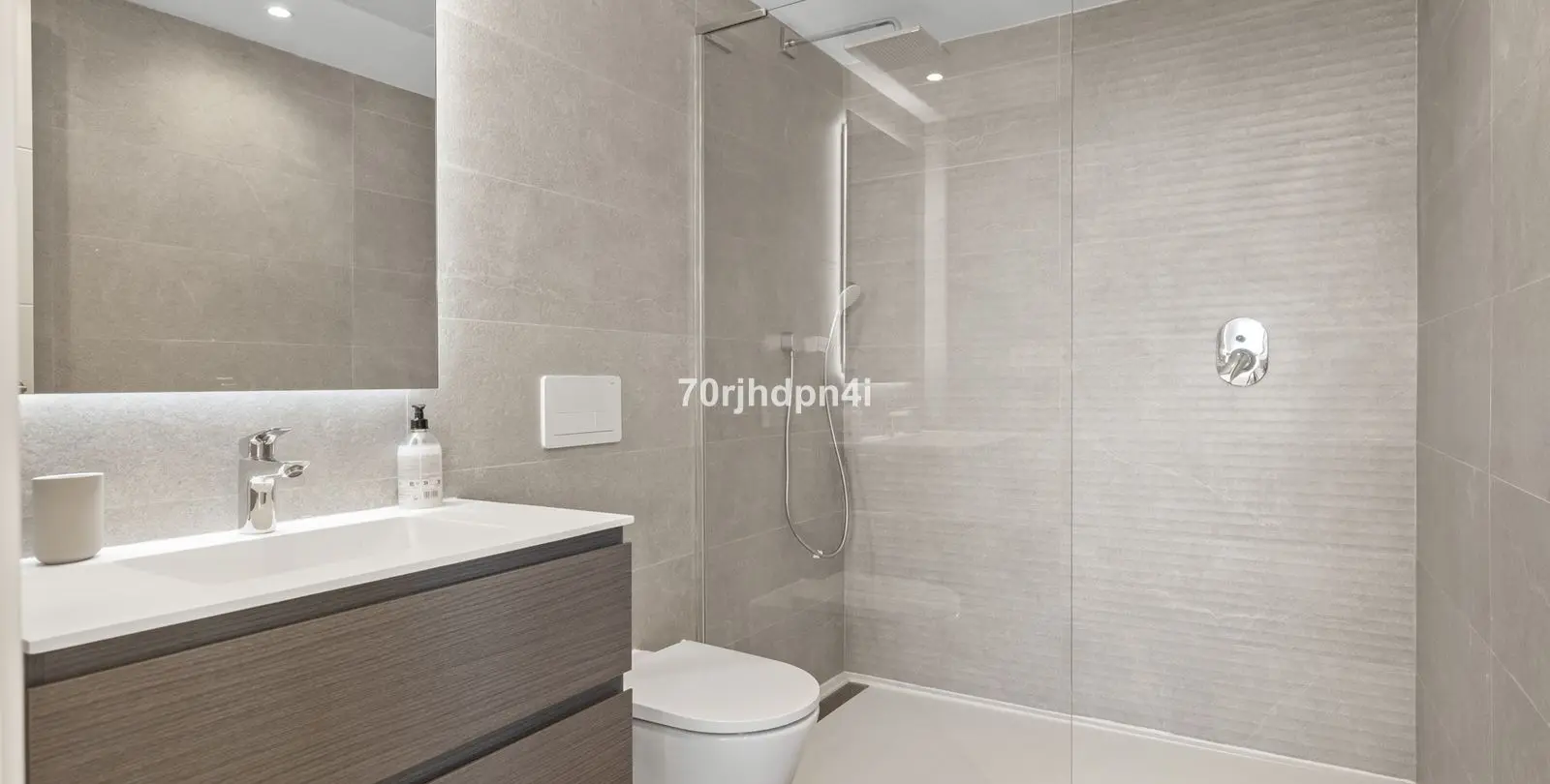 Sale of middle floor apartment in Casares 21