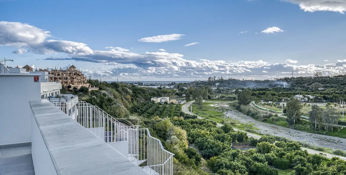 Sale of penthouse in Cancelada 5