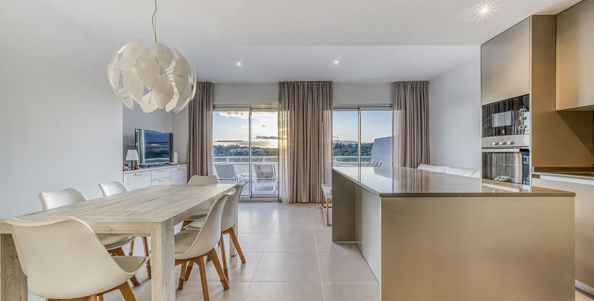 Sale of penthouse in Cancelada 18