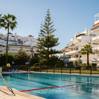 Sale of middle floor apartment in Nueva Andalucía