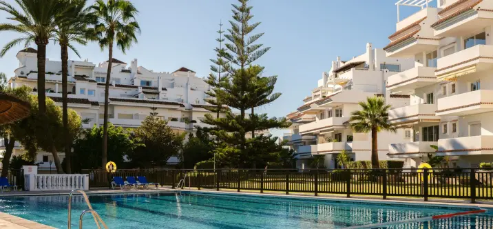 Sale of middle floor apartment in Nueva Andalucía 0