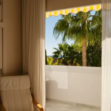 Sale of middle floor apartment in Nueva Andalucía