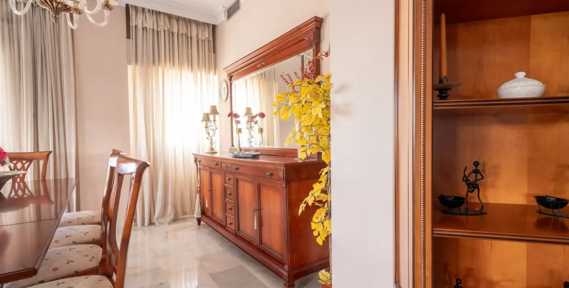 Venta de apartamento en planta media en Nueva Andalucía 21