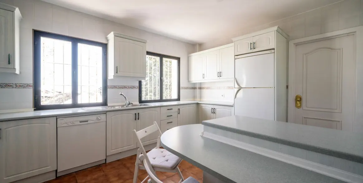 Venta de apartamento en planta media en Nueva Andalucía 24