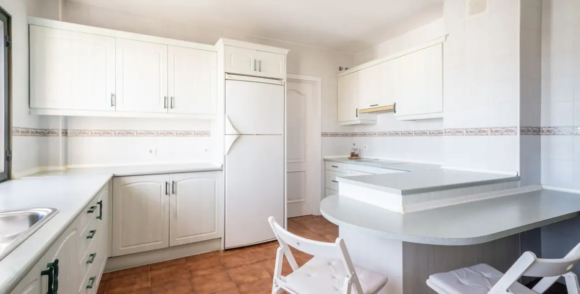 Venta de apartamento en planta media en Nueva Andalucía 25