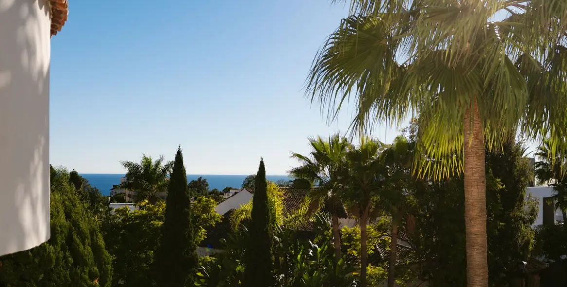 Venta de apartamento en planta media en Nueva Andalucía 26