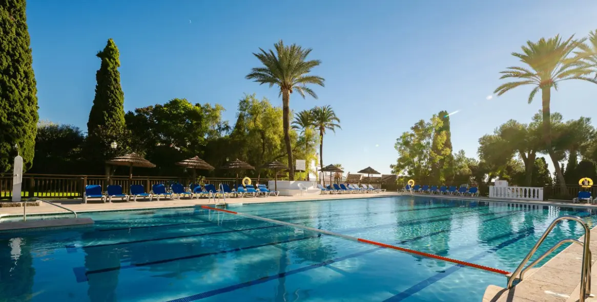 Venta de apartamento en planta media en Nueva Andalucía 30