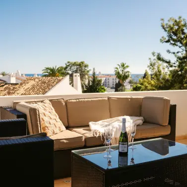 Sale of middle floor apartment in Nueva Andalucía