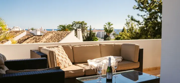 Sale of middle floor apartment in Nueva Andalucía 1
