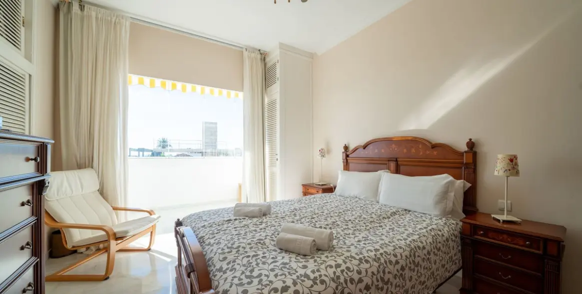 Venta de apartamento en planta media en Nueva Andalucía 5