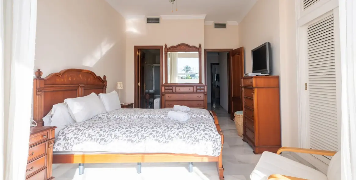 Venta de apartamento en planta media en Nueva Andalucía 8