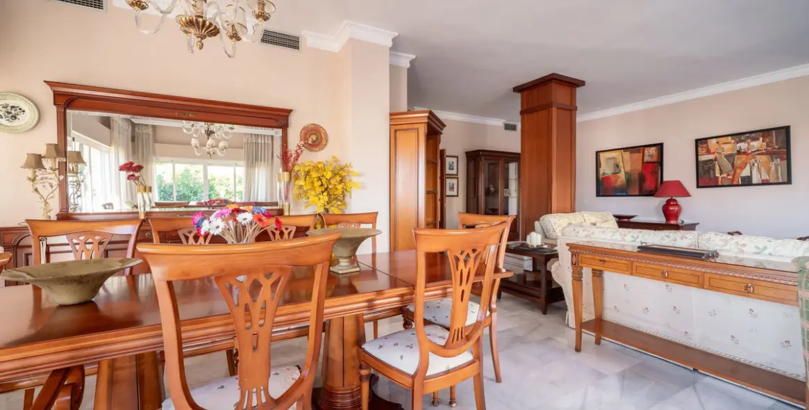 Venta de apartamento en planta media en Nueva Andalucía 12