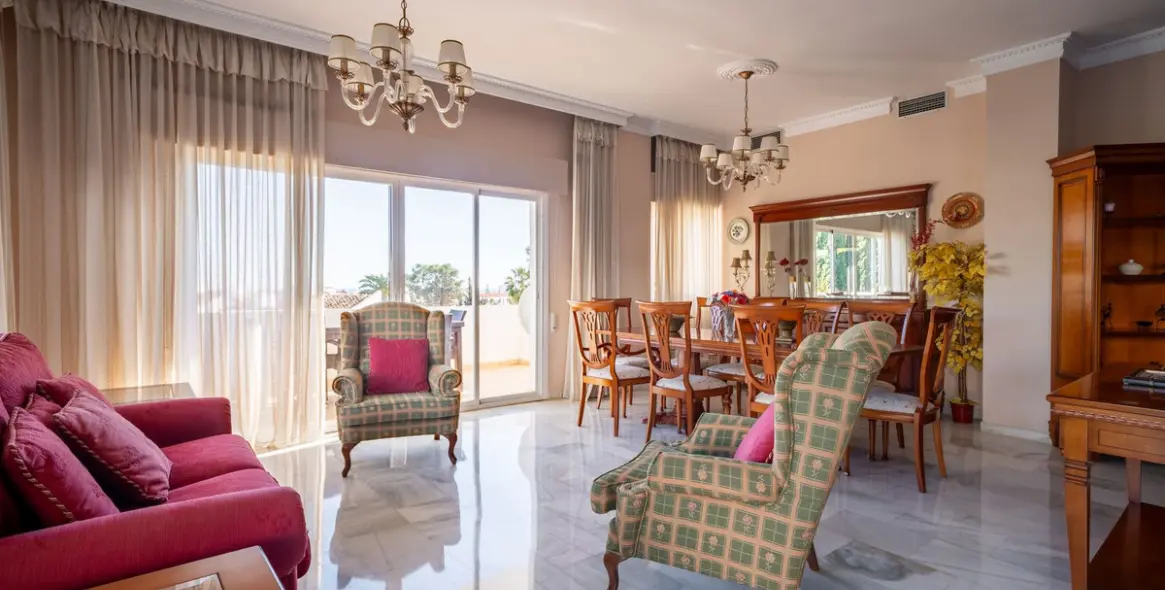 Venta de apartamento en planta media en Nueva Andalucía 13