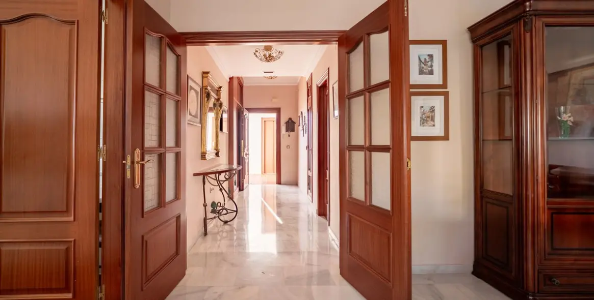 Venta de apartamento en planta media en Nueva Andalucía 15