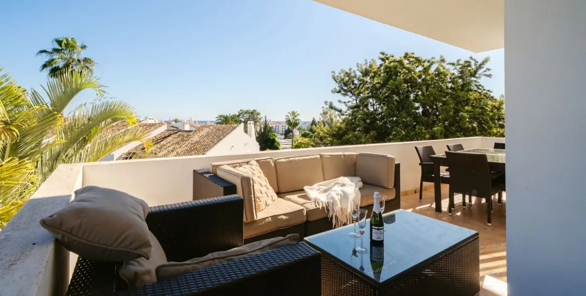 Venta de apartamento en planta media en Nueva Andalucía 16