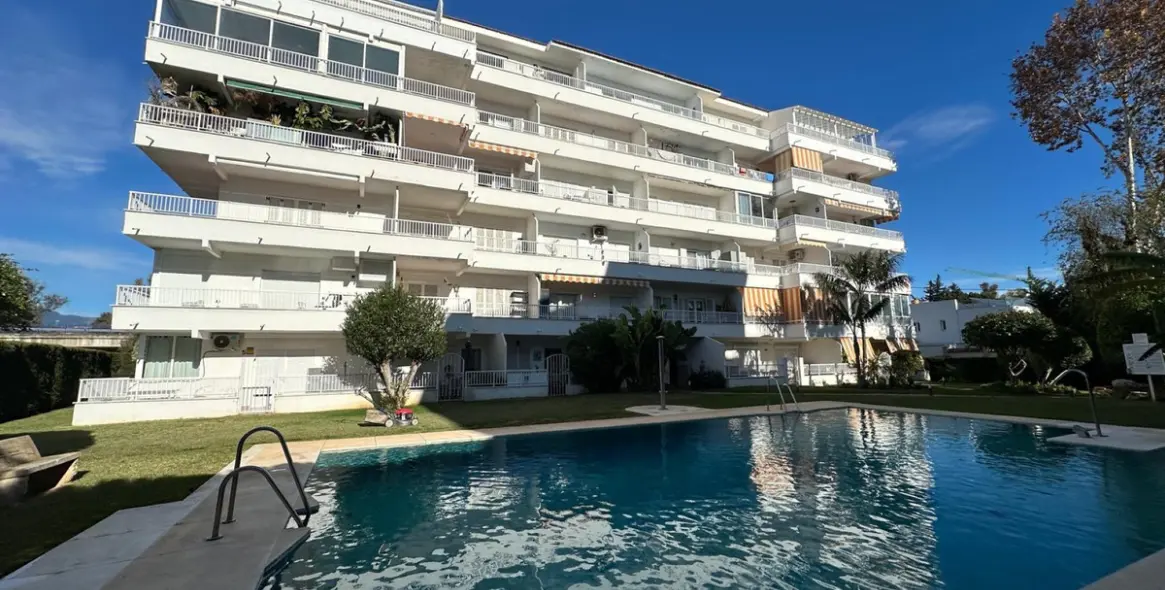 Long-term rent of penthouse in The Golden Mile 9