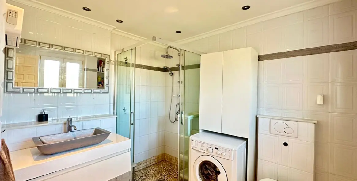 Long-term rent of penthouse in The Golden Mile 16