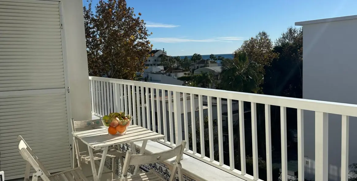 Long-term rent of penthouse in The Golden Mile 22