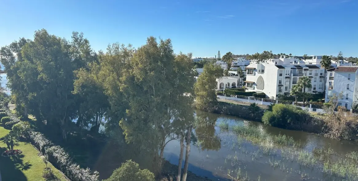 Long-term rent of penthouse in The Golden Mile 31