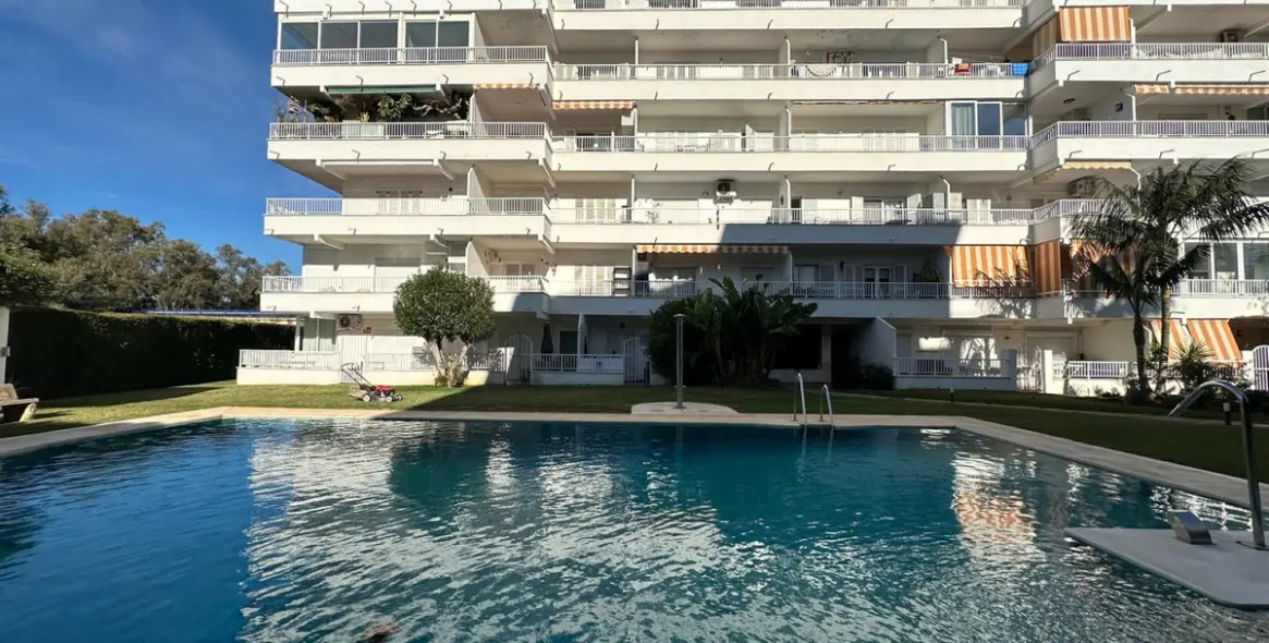 Long-term rent of penthouse in The Golden Mile 33