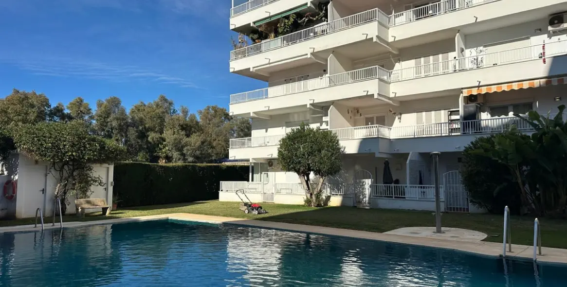 Long-term rent of penthouse in The Golden Mile 35