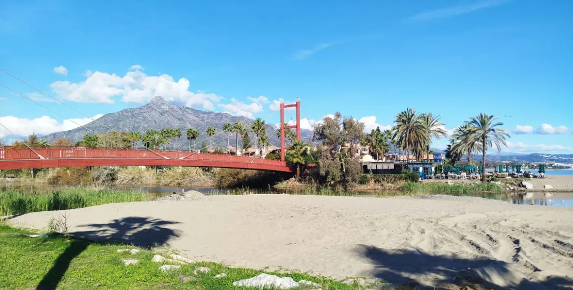 Long-term rent of penthouse in The Golden Mile 37