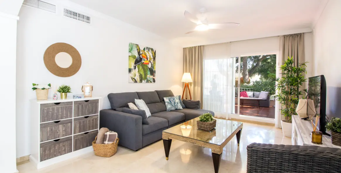 Alquiler a largo plazo de apartamento en planta baja en Elviria 1