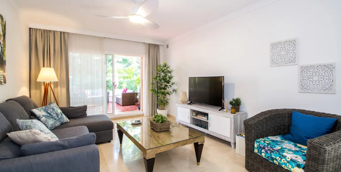 Alquiler a largo plazo de apartamento en planta baja en Elviria 2