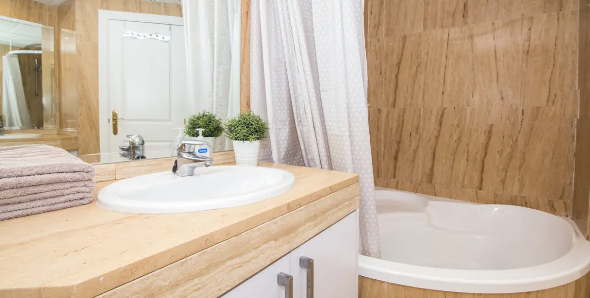 Alquiler a largo plazo de apartamento en planta baja en Elviria 9