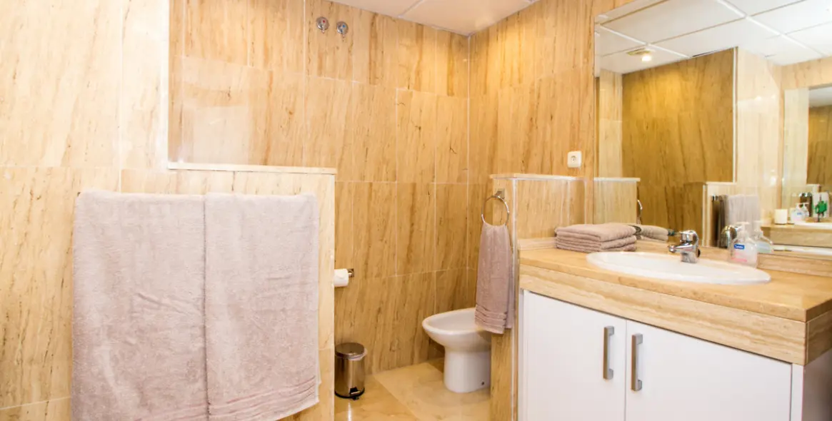 Alquiler a largo plazo de apartamento en planta baja en Elviria 10