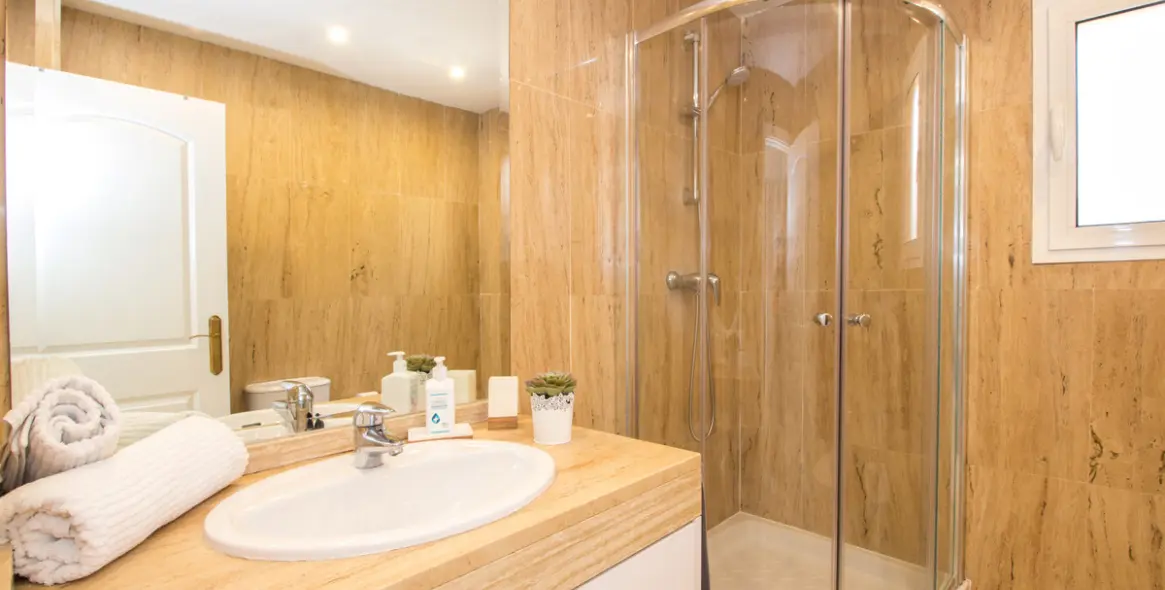 Alquiler a largo plazo de apartamento en planta baja en Elviria 14