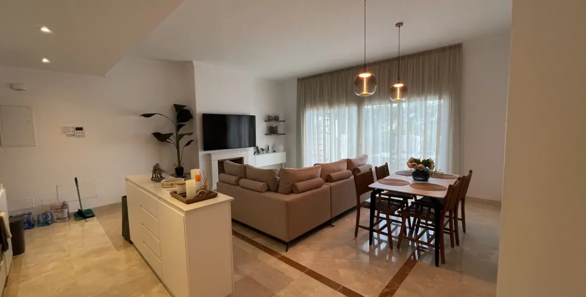 Long-term rent of middle floor apartment in El Paraiso 3