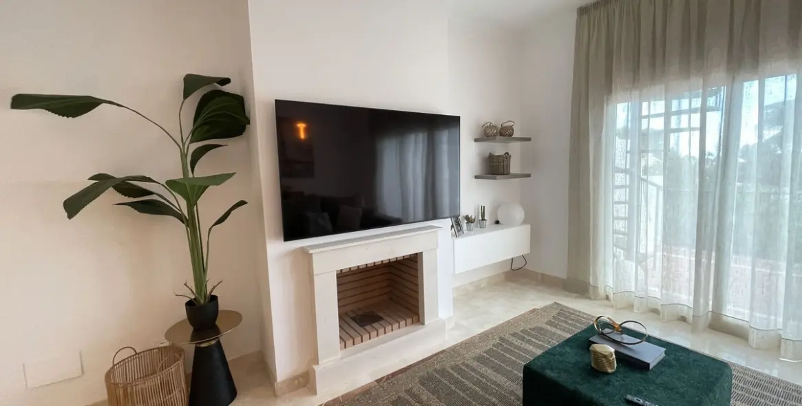 Long-term rent of middle floor apartment in El Paraiso 7