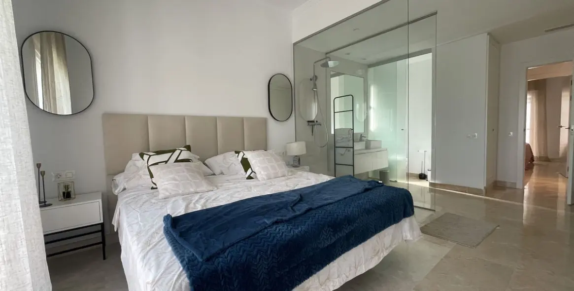 Long-term rent of middle floor apartment in El Paraiso 10