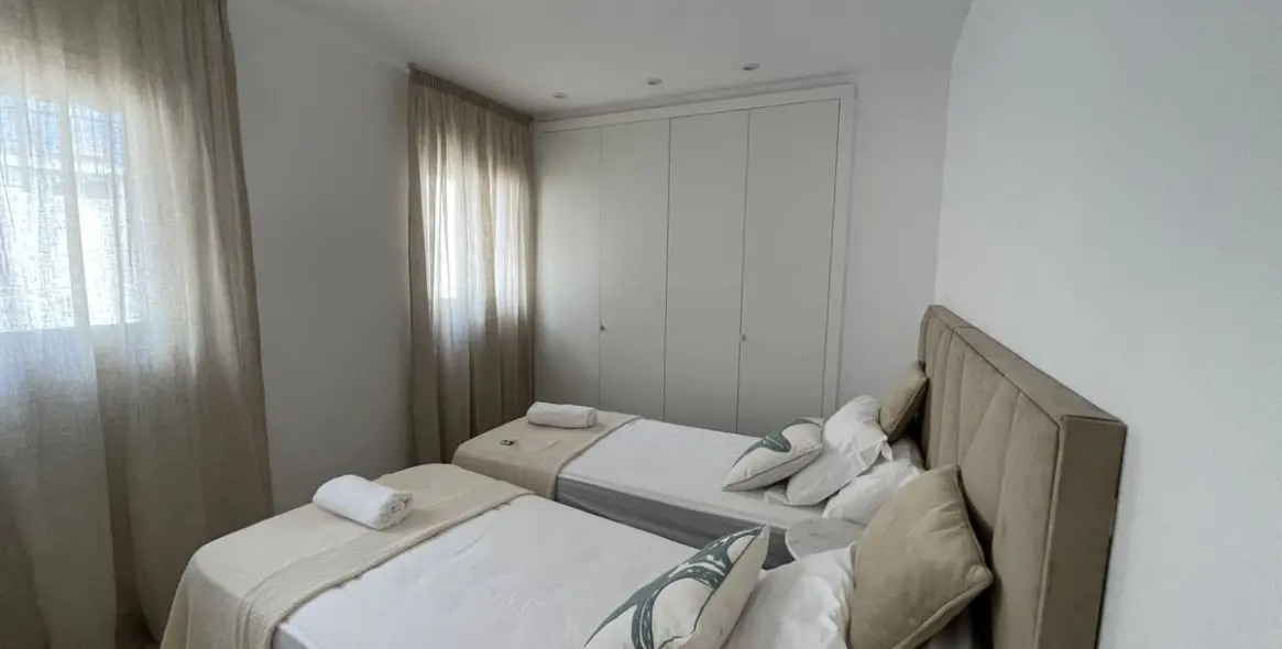 Long-term rent of middle floor apartment in El Paraiso 12