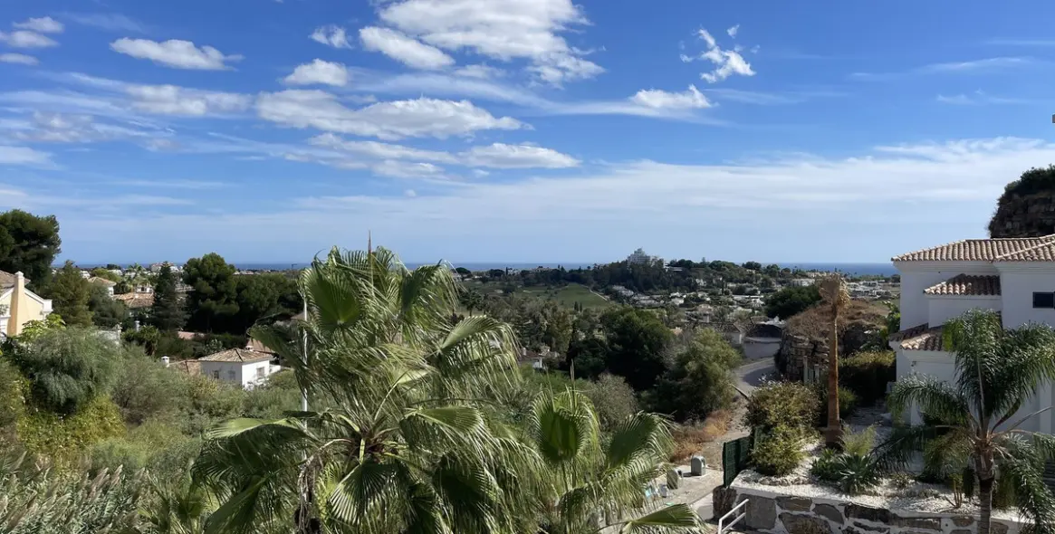 Long-term rent of middle floor apartment in El Paraiso 21