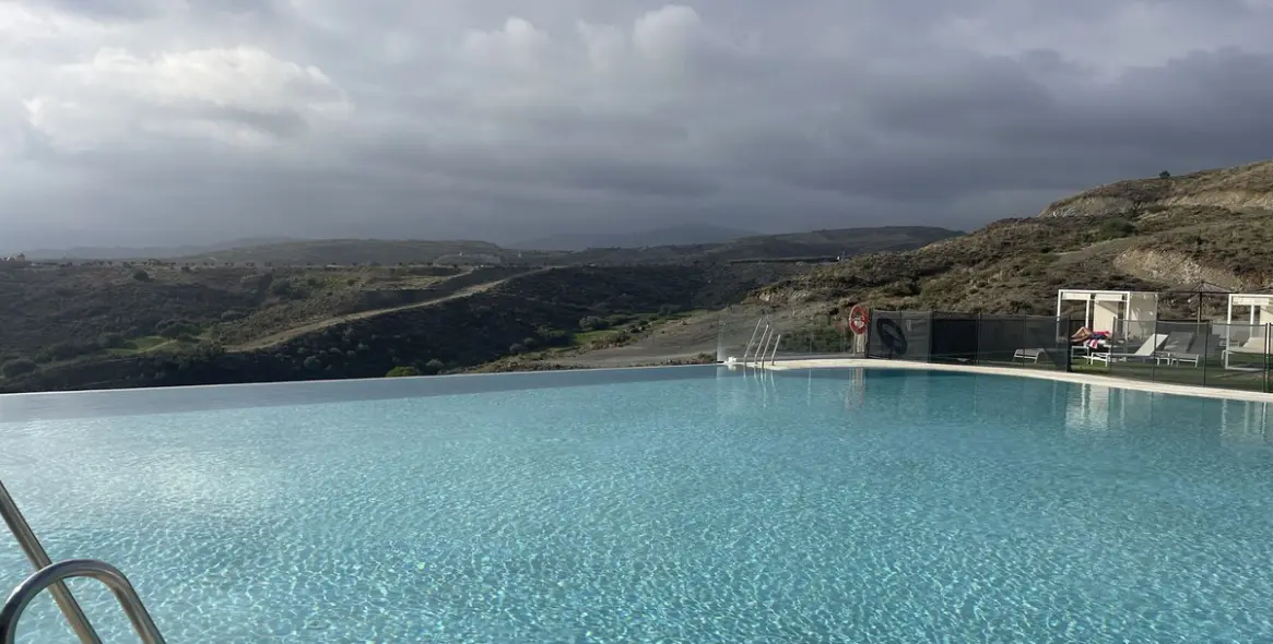 Long-term rent of middle floor apartment in El Paraiso 24