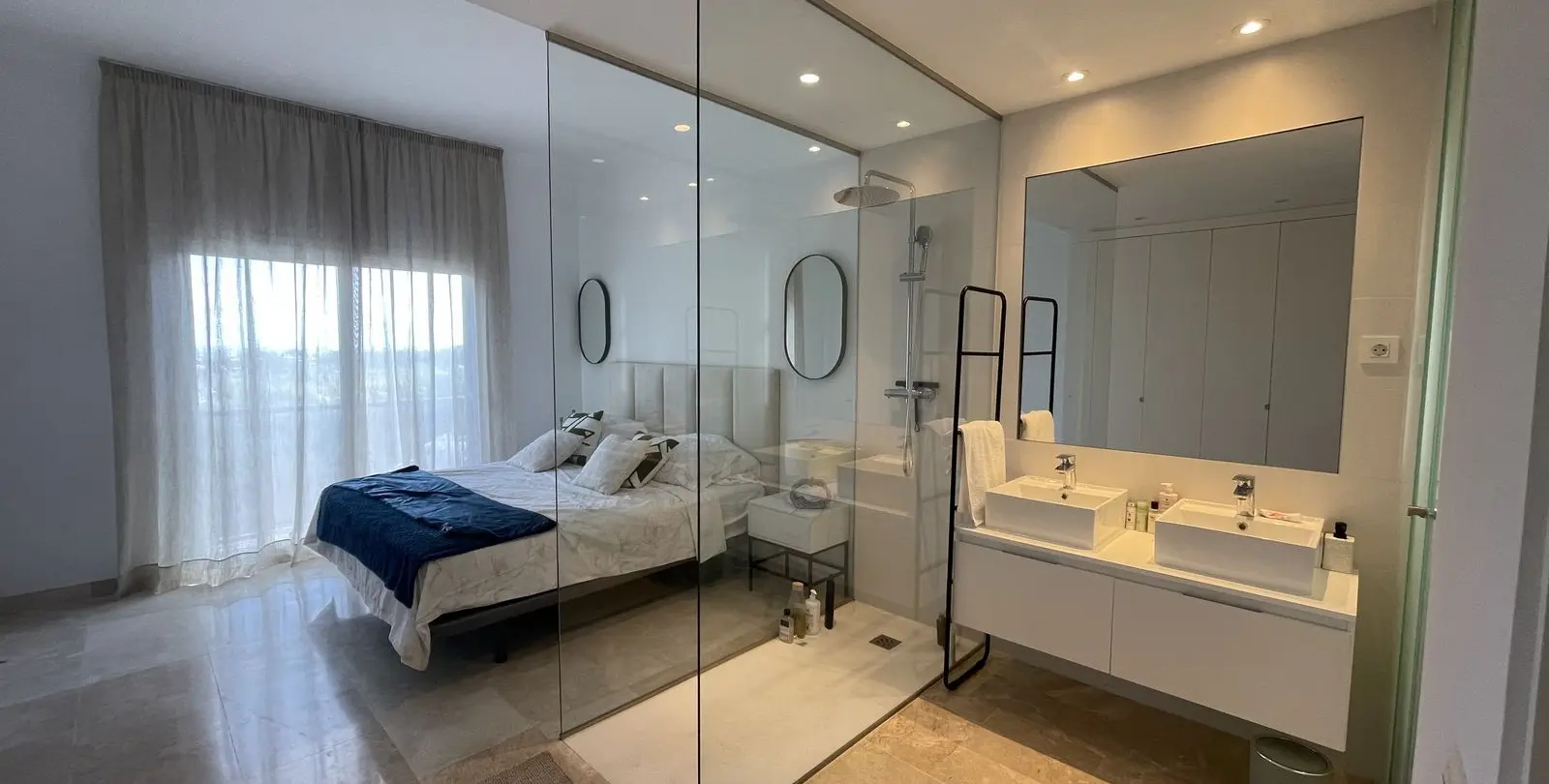 Sale of middle floor apartment in El Paraiso 9