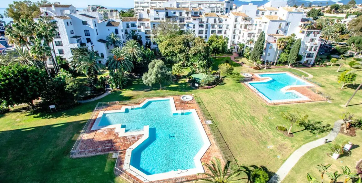 Краткосрочная аренда апартаментов на среднем этаже в Puerto Banús 1