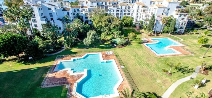 Alquiler a corto plazo de apartamento en planta media en Puerto Banús 0