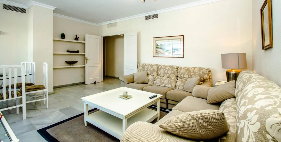 Краткосрочная аренда апартаментов на среднем этаже в Puerto Banús 4