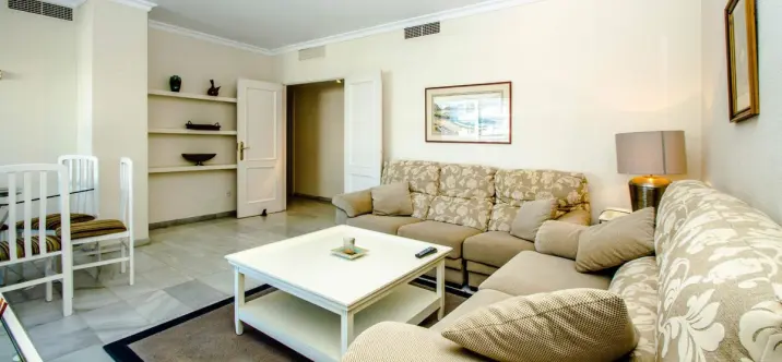 Alquiler a corto plazo de apartamento en planta media en Puerto Banús 3